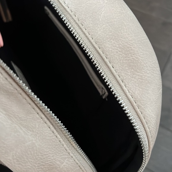 Ivory backpack - Picture 4 of 4